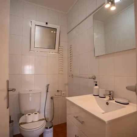 Cozy And Quiet 3-bedroom Flat Apartment Lisbon