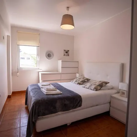 Cozy And Quiet 3-bedroom Flat Apartment Lisbon