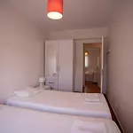 Cozy And Quiet 3-bedroom Flat Daire