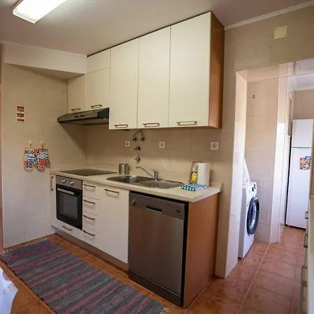 Cozy And Quiet 3-bedroom Flat *