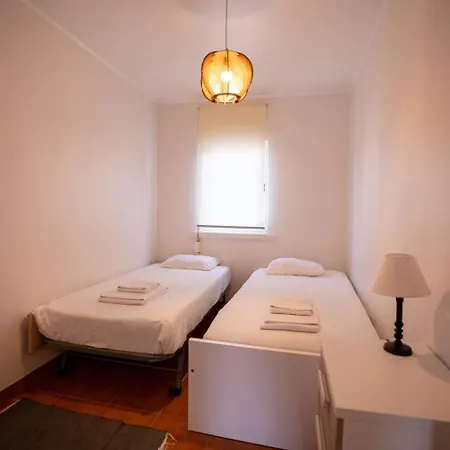 Cozy And Quiet 3-bedroom Flat *