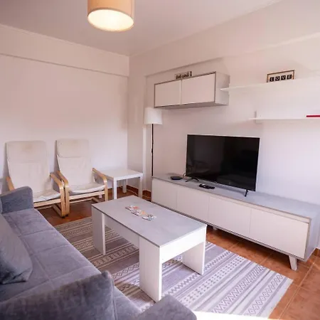 Cozy And Quiet 3-bedroom Flat Apartmán