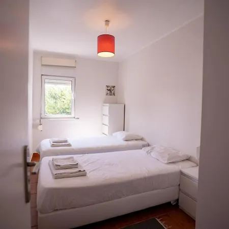 Cozy And Quiet 3-bedroom Flat *