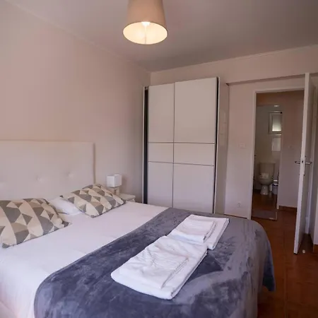 Cozy And Quiet 3-bedroom Flat * Lisboa