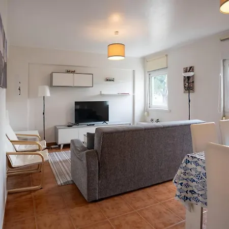 Cozy And Quiet 3-bedroom Flat *