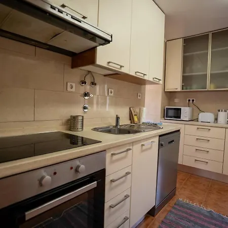 Cozy And Quiet 3-bedroom Flat