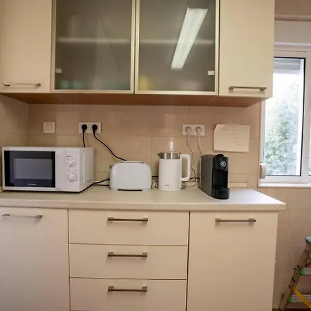 Cozy And Quiet 3-bedroom Flat Apartmán