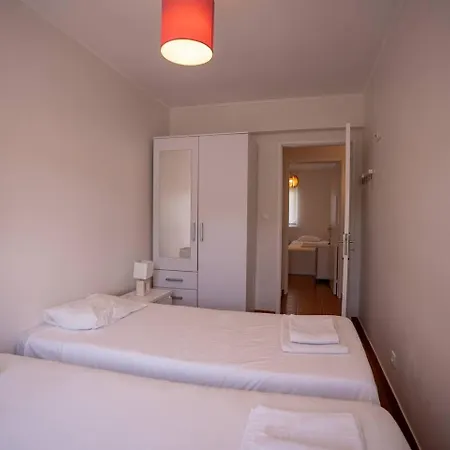 Cozy And Quiet 3-bedroom Flat Apartmán