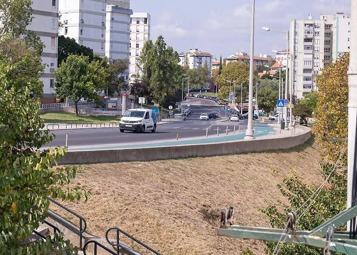 Cozy And Quiet 3-bedroom Flat Lizbona