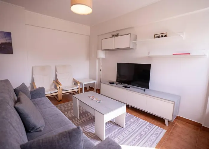 Cozy And Quiet 3-bedroom Flat Apartament