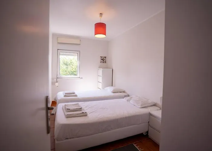 Cozy And Quiet 3-bedroom Flat *