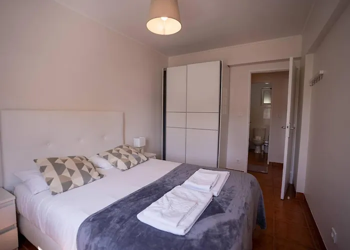 Cozy And Quiet 3-bedroom Flat * Lizbona