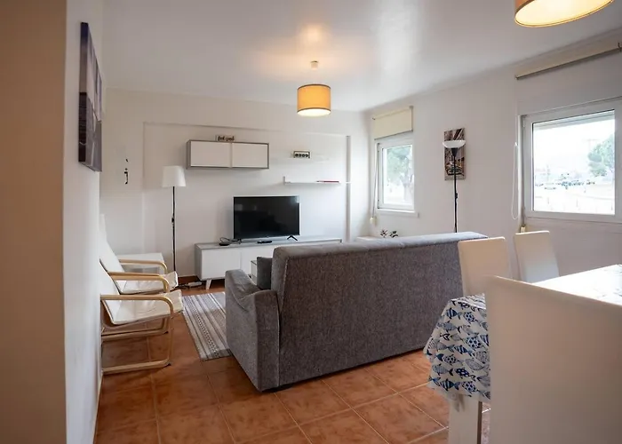 Cozy And Quiet 3-bedroom Flat *