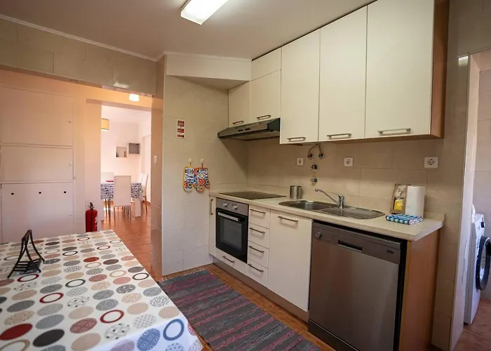 Cozy And Quiet 3-bedroom Flat * Lizbona