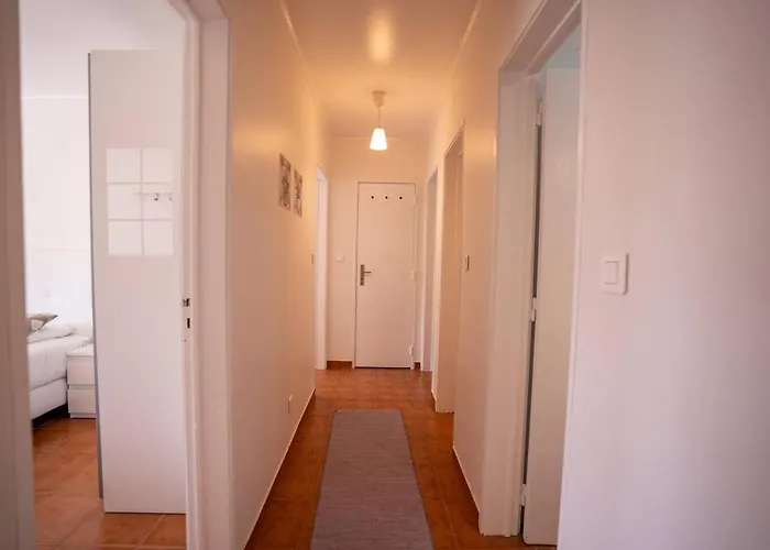 Cozy And Quiet 3-bedroom Flat Apartament