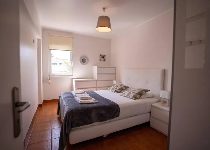 Cozy And Quiet 3-bedroom Flat Apartament Lizbona