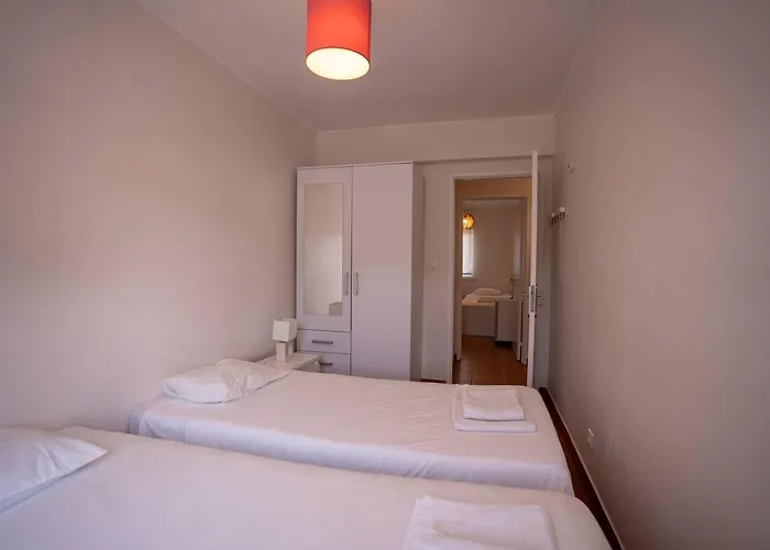 Cozy And Quiet 3-bedroom Flat Apartament